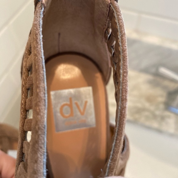 Dolce Vita Pumps - Picture 3 of 6